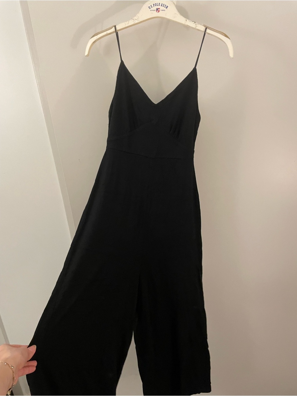 Classic Black Spaghetti-Strap Jumpsuit Stradivarius